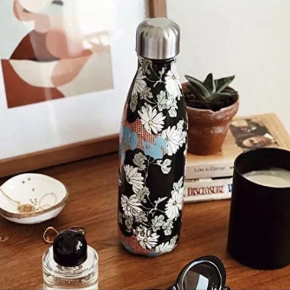 S’well Liberty of London fabrics insulated bottle - Picture 2 of 8